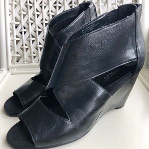 Aerosoles Black Leather Wedge Sandals